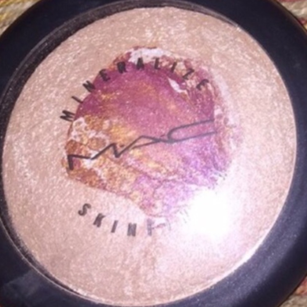 MAC MSF Semi Precious Pearl