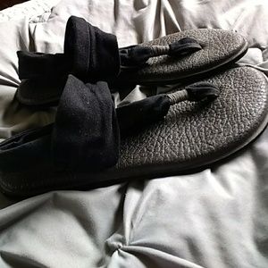 Black sanuk sandal sahalie