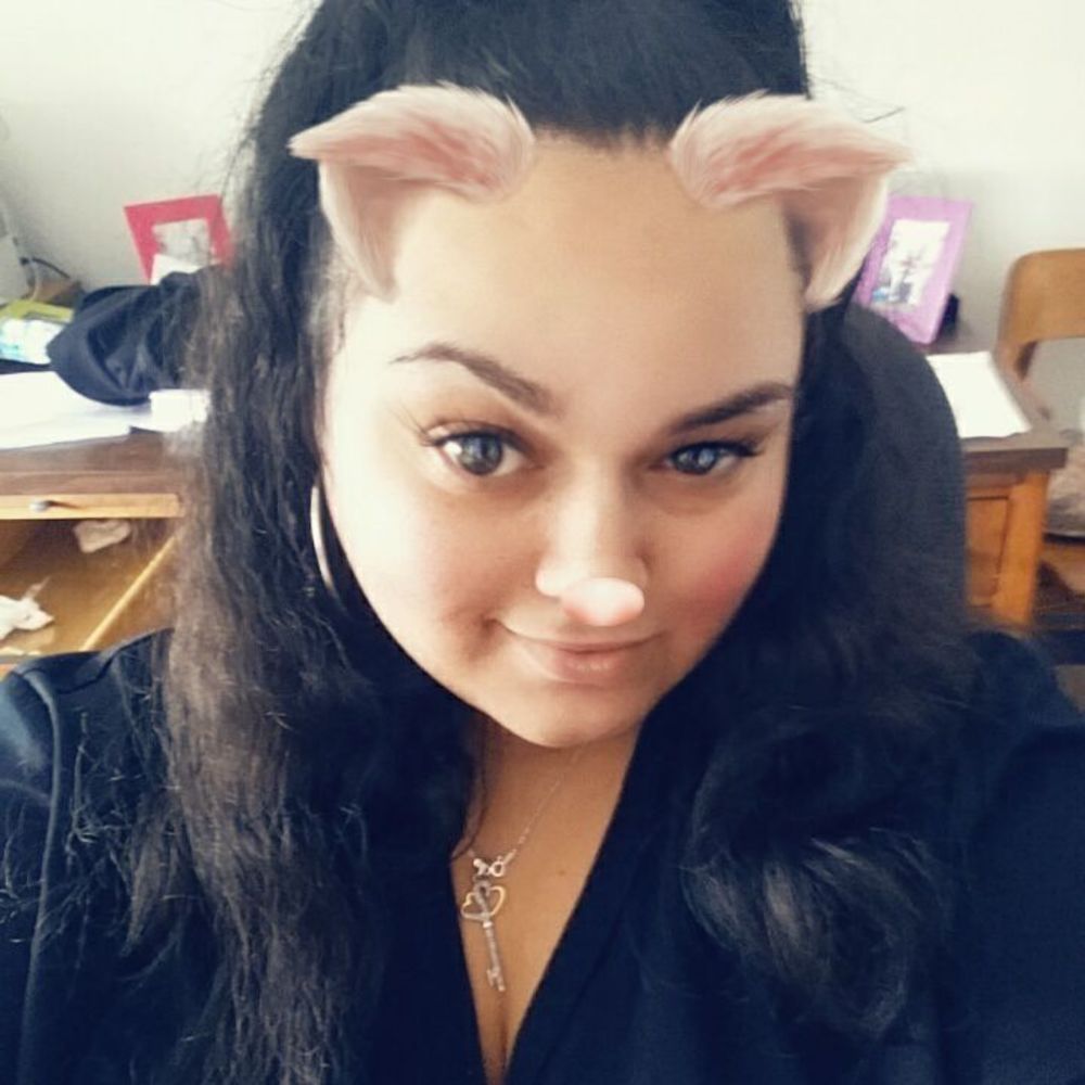 Meet your Posher, Crystal