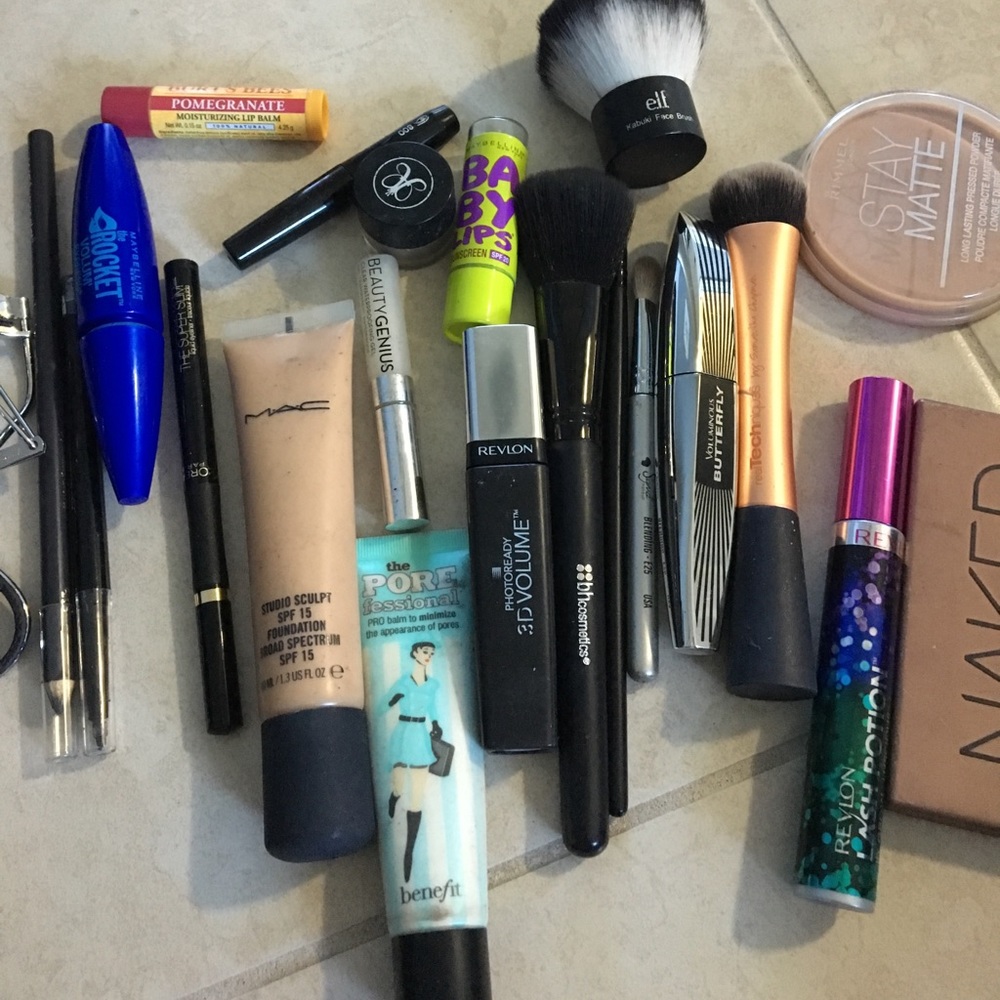 [SOLD] Handful of makeup that I don't need!