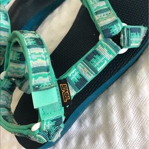 Women's Tevas Size 9