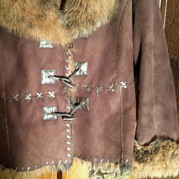 AMAZING FAUX FUR COLLAR AND CUFFS!!! - Picture 3 of 4