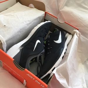 BRAND NEW NEVER worn Women's Nike Free 5.0 size 7