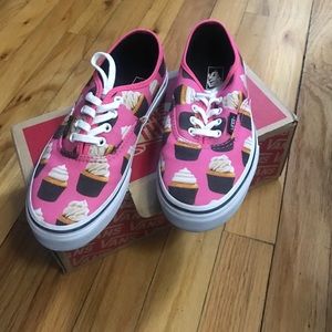 Kid cupcake vans