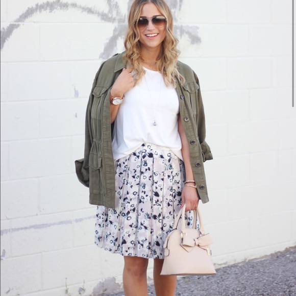 Banana Republic pleated skirt - Picture 2 of 6