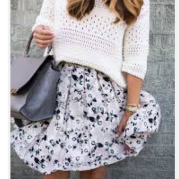 Banana Republic pleated skirt - Picture 3 of 6