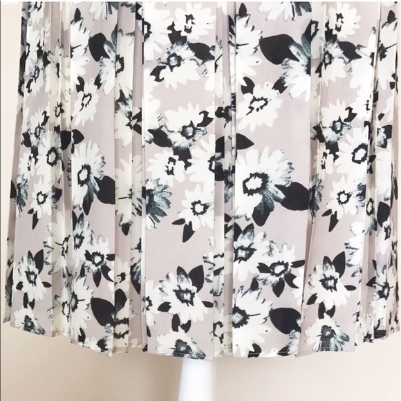 Banana Republic pleated skirt - Picture 6 of 6