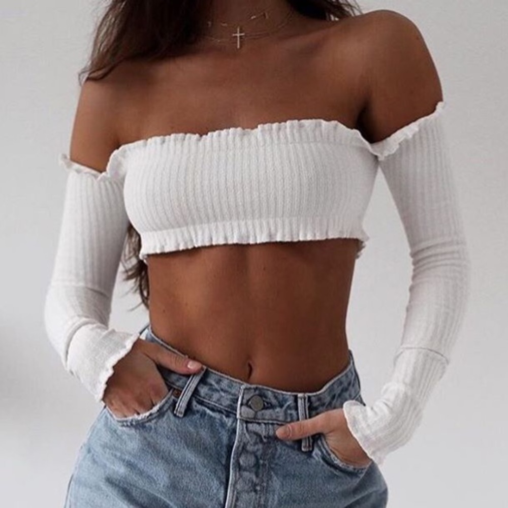 long sleeve ruffle crop in white