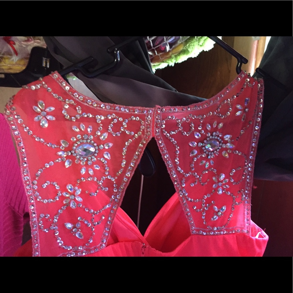 Dress - Picture 3 of 4