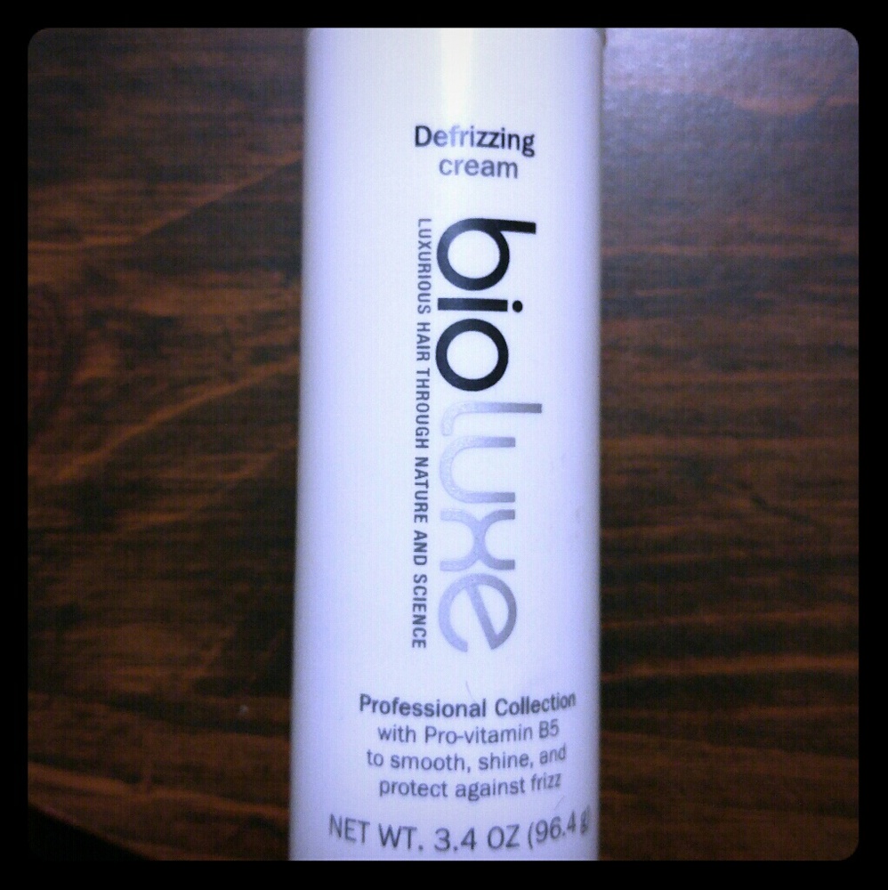 Bioluxe defrizzing cream for hair