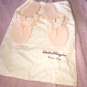 Salvatore Ferragamo plats Nude