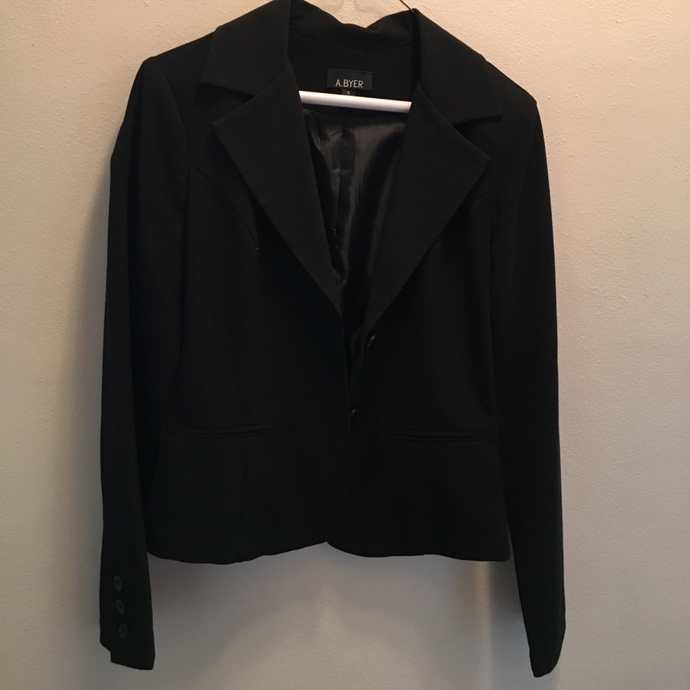 A. Beyer black 2 Button Blazer Sz S