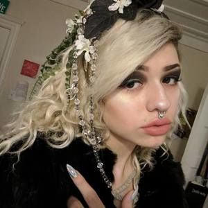 Meet your Posher, Marilyn