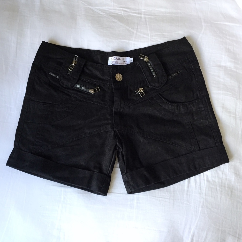 ✖️LICAILUN Mid Rise Black Shorts Well Made✖️