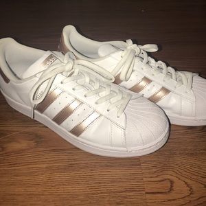 adidas superstars in rose gold / copper