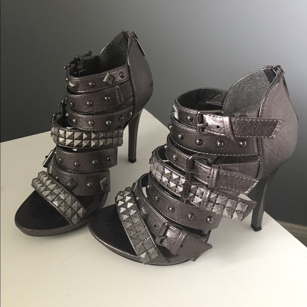 Gray/metallic high heels