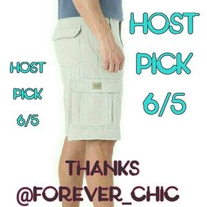 !!Host pick!! Wrangler cargo shorts