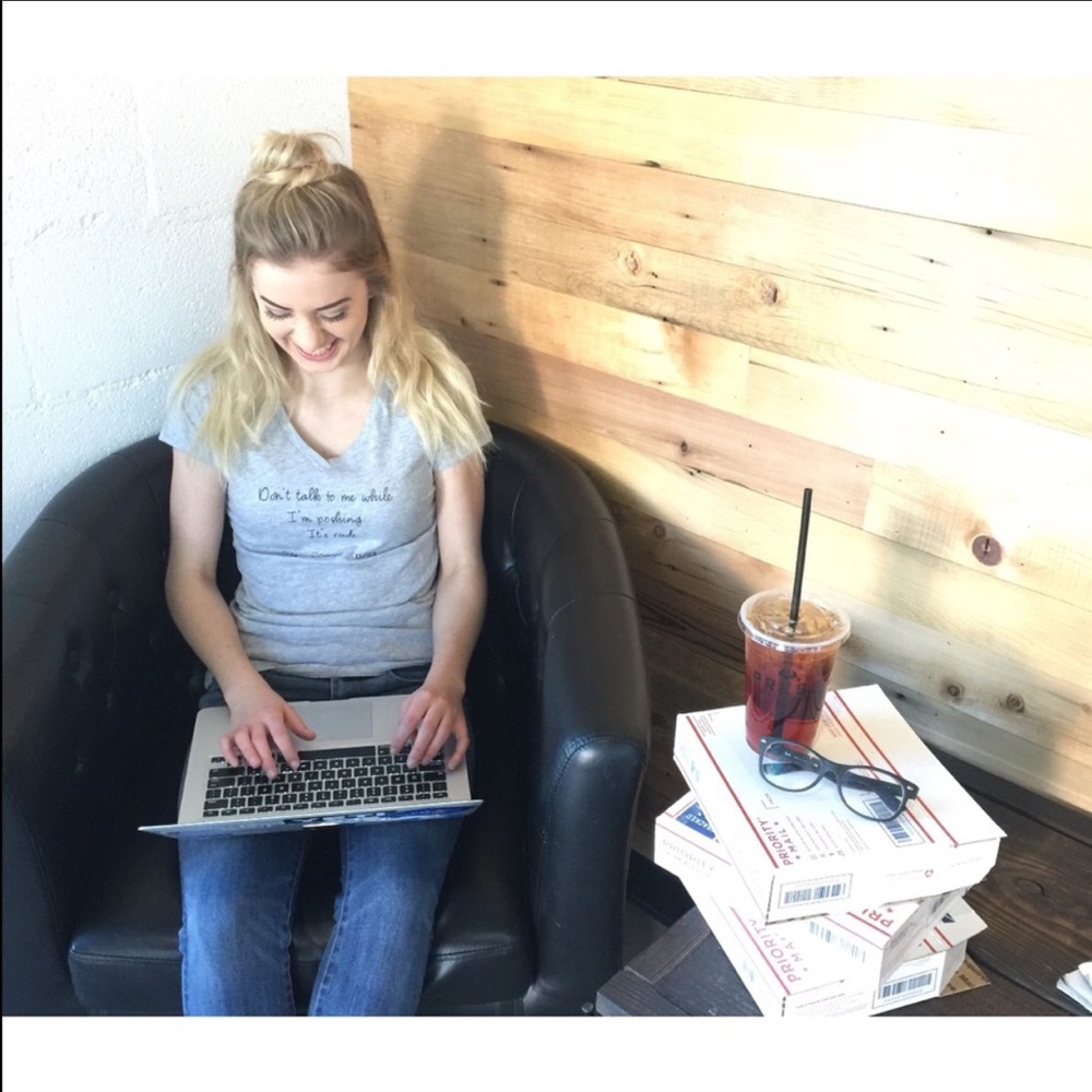 ‘Poshing’ Graphic Tee - Picture 2 of 5