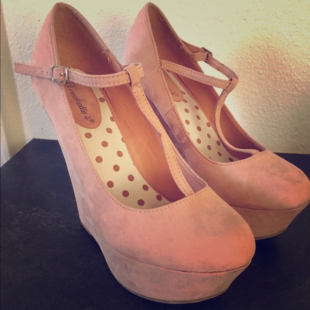 Wedge heels