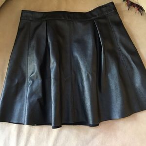 ✨final price drop✨Faux leather skater skirt