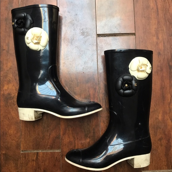 **SOLD Chanel "Camellia" Rainboots, size 38 - Picture 1 of 6