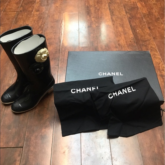 **SOLD Chanel "Camellia" Rainboots, size 38 - Picture 2 of 6