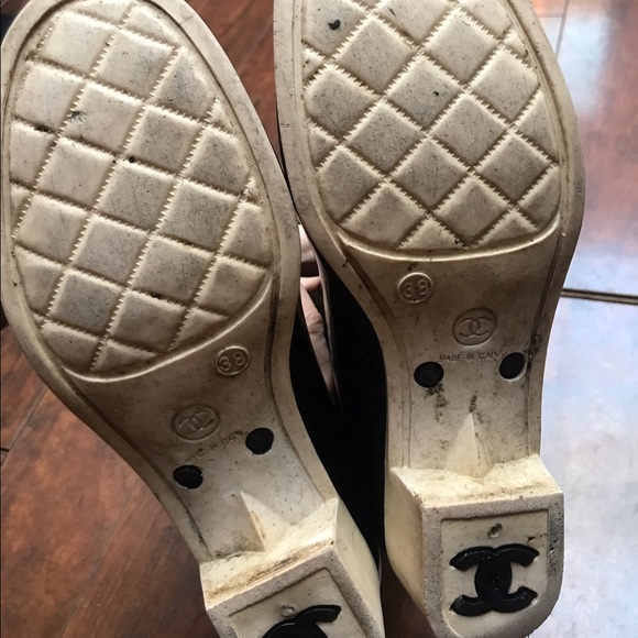 **SOLD Chanel "Camellia" Rainboots, size 38 - Picture 3 of 6