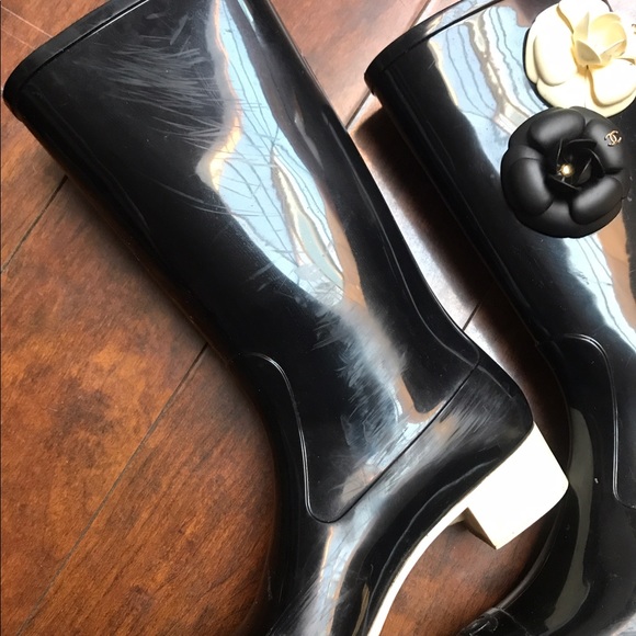 **SOLD Chanel "Camellia" Rainboots, size 38 - Picture 4 of 6