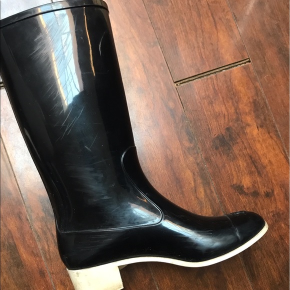 **SOLD Chanel "Camellia" Rainboots, size 38 - Picture 5 of 6