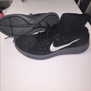 Nike LunarEpic Flyknit sneaker in black