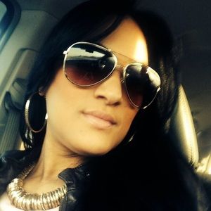 Meet your Posher, Yesenia