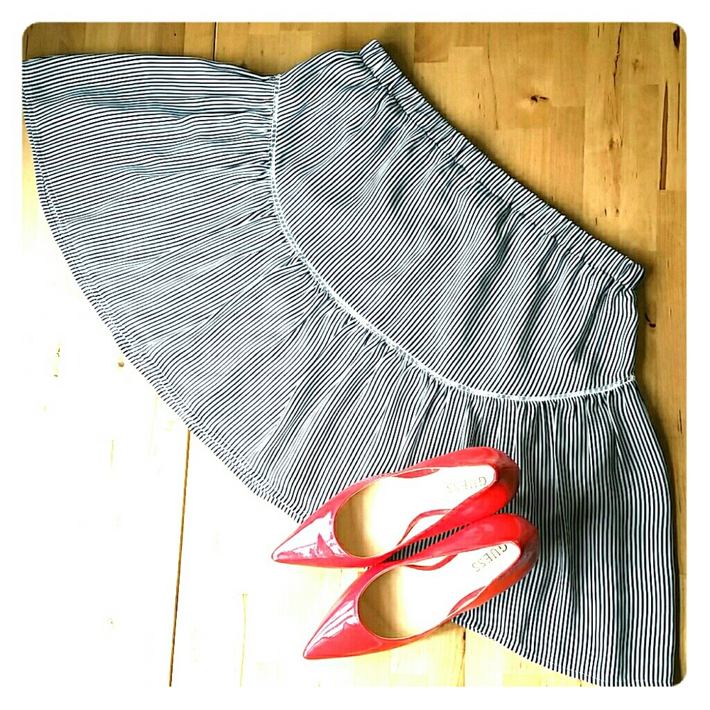 Banana Repub. Black White Stripe Flowy Mini Skirt