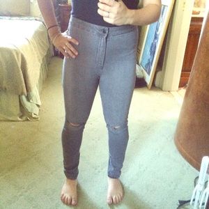 High-waisted Grey Jeans with Knee Slits