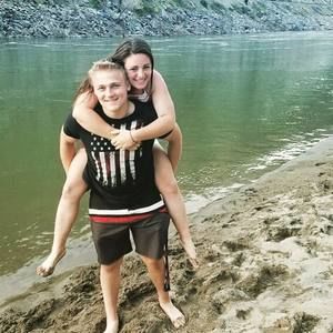 Meet your Posher, Iris