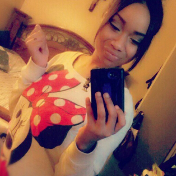 Minnie Mouse sweatshirt! - Picture 2 of 2