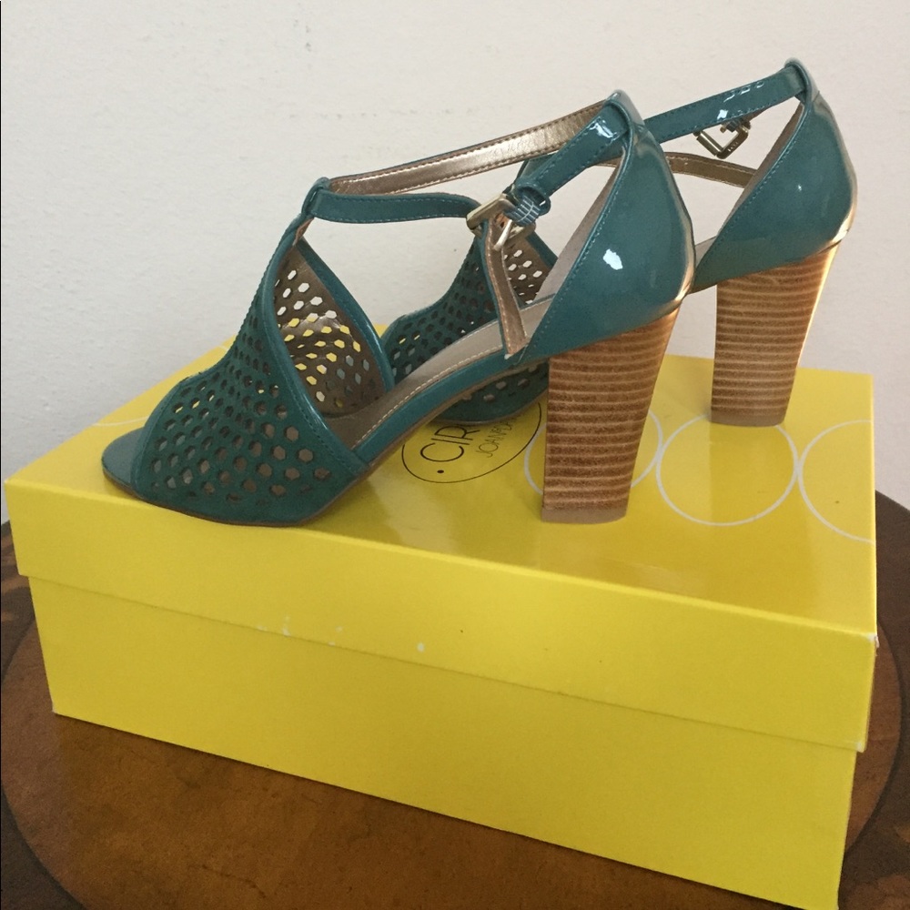 🦋Joan and David Sandal🦋