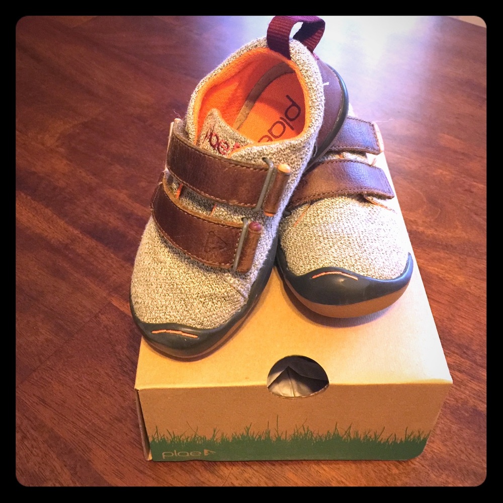 Plae sneakers