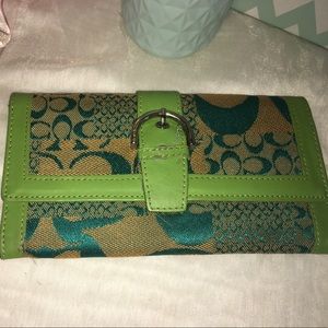 Coach wallet 💚
