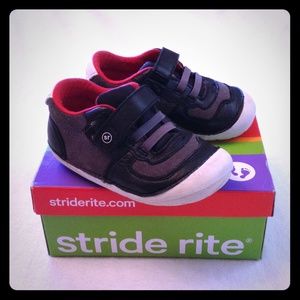 STRIDE RITE BLACK/ GRAY LEATHER BOYS SNEAKERS sz6W