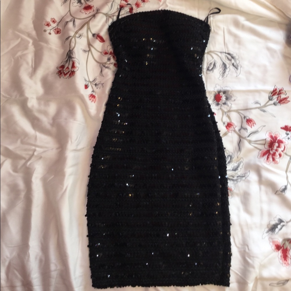 Black bodycon dress