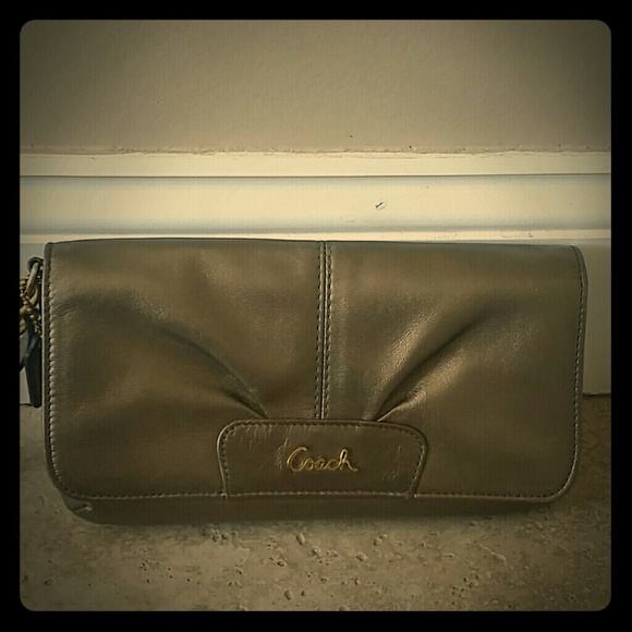Coach wristlet - Picture 1 of 4