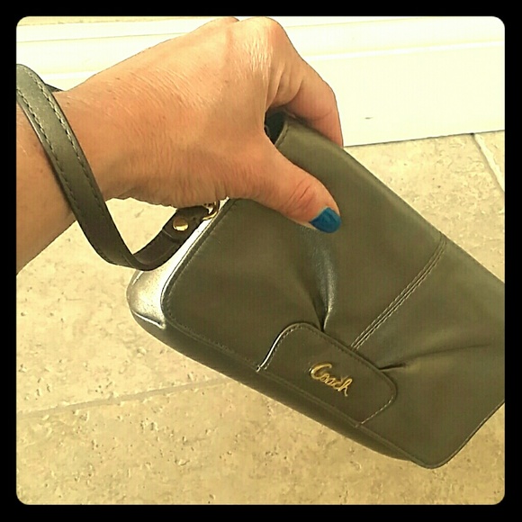 Coach wristlet - Picture 4 of 4