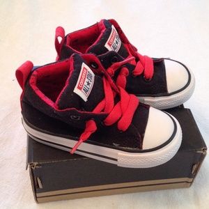 SUPER CUTE BABY CONVERSE | Black + Red Boys Size 6