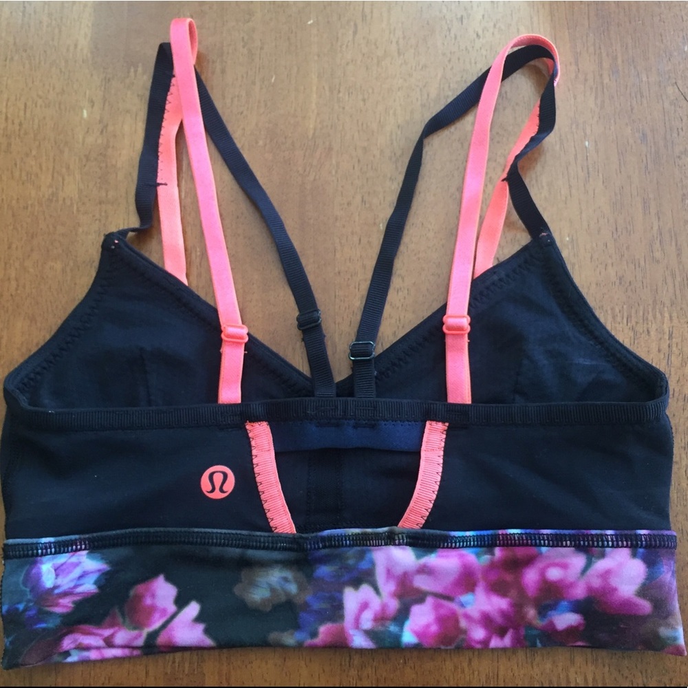 Lululemon sz4 black with floral trim sports bra