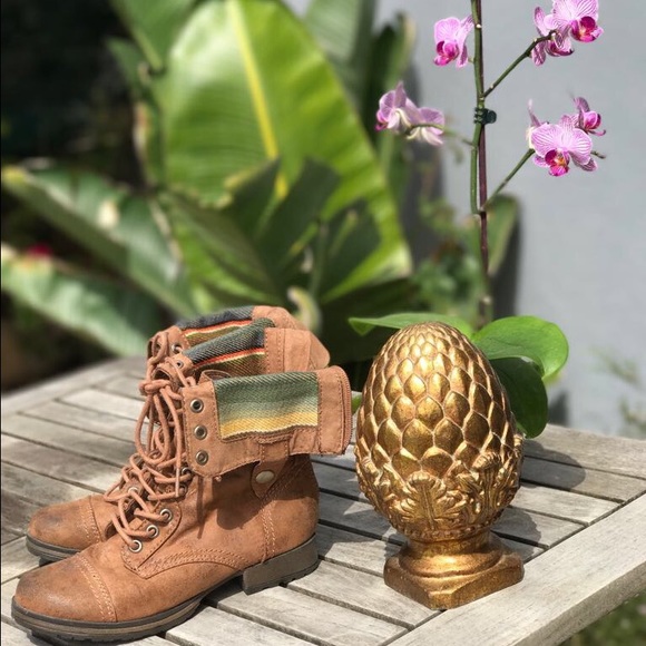 Boots - Picture 2 of 5