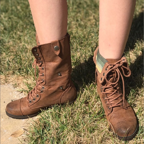 Boots - Picture 3 of 5