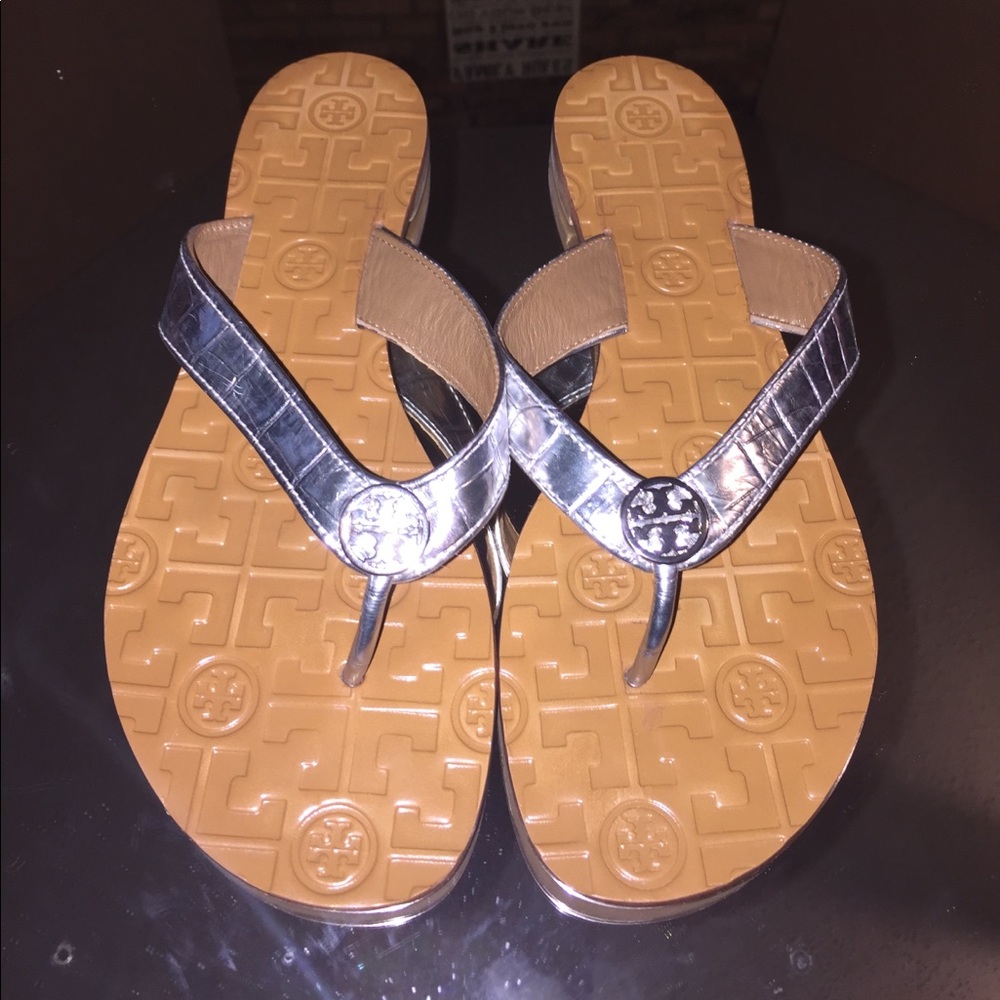 Tory Burch Thora flip flops size8M silver leather