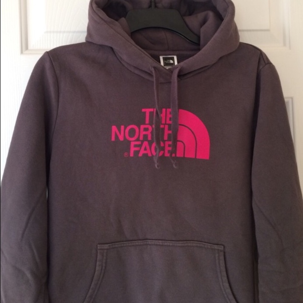 North face sweater, only wore 2 times NO trade! 😋