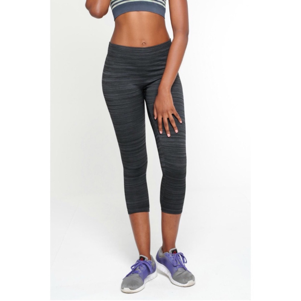 🆕 CLIMAWEAR Active Charcoal Mesh Capri NWT!