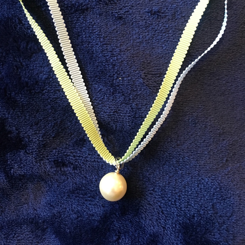 Faux pearl choker